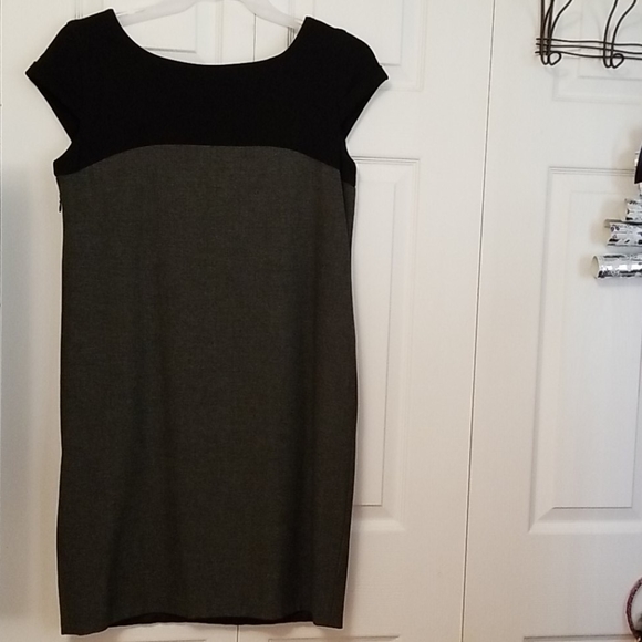 Cuffed cap sleeve dress with pockets - Picture 3 of 8